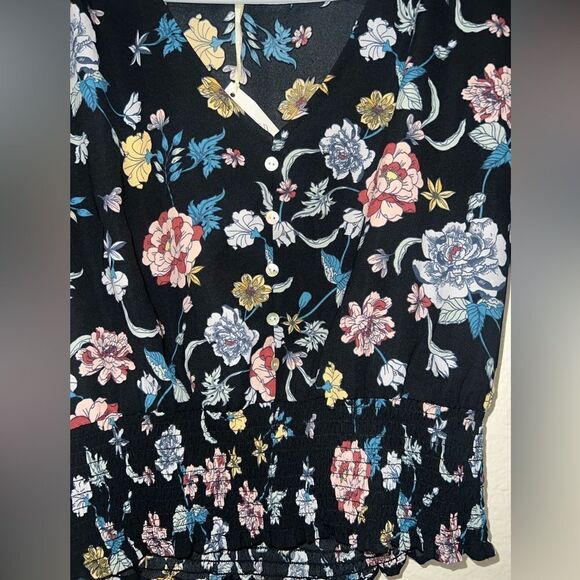 REVAMPED FLORAL BLOUSE- size Medium-NWT - Picture 3 of 6